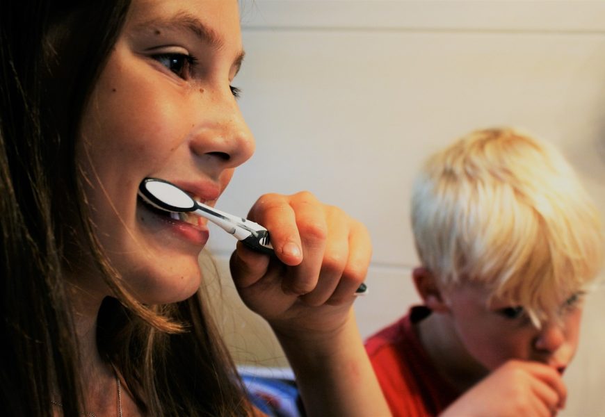 Piękne zęby - dlaczego czasem zakładamy aparat ortodontyczny